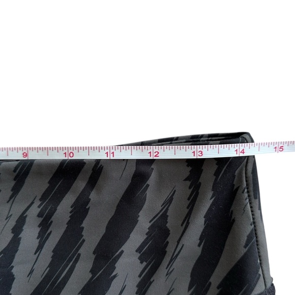 ZYIA Light n Tight Hi Rise Capri Crop Leggings Grey Black Zebra Print Size 12 - Picture 4 of 5